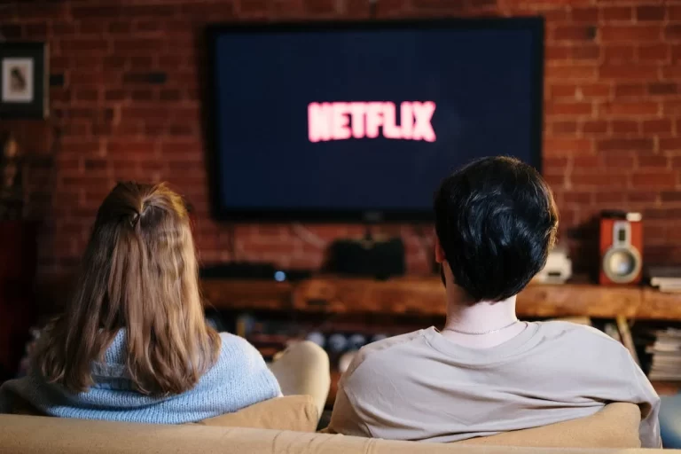 Netflix aterrorizada com nova rival gigante: Pluto TV