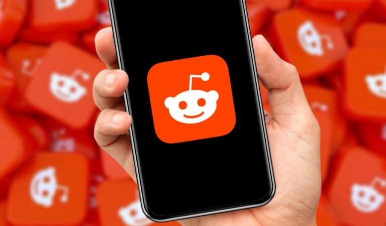 logotipo do Reddit em um smartphone